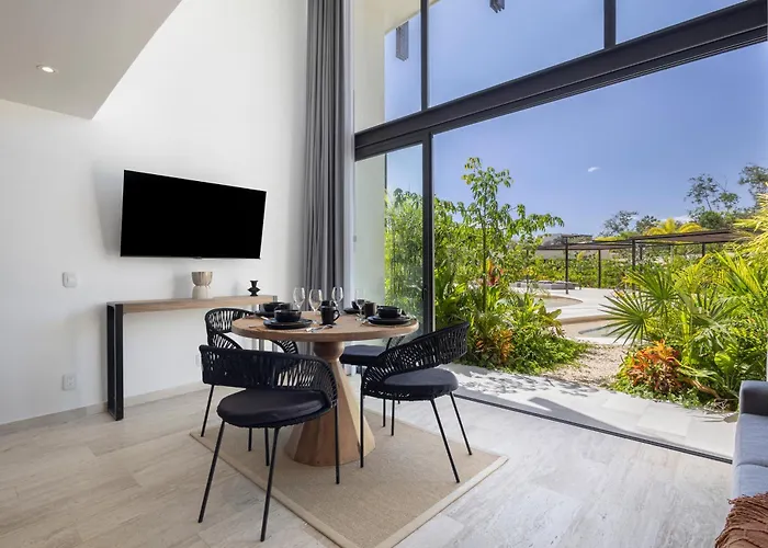 Mistiq Gardens 2 Apartment *