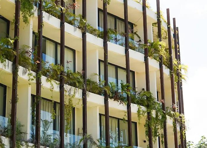 Mistiq Gardens 2 *