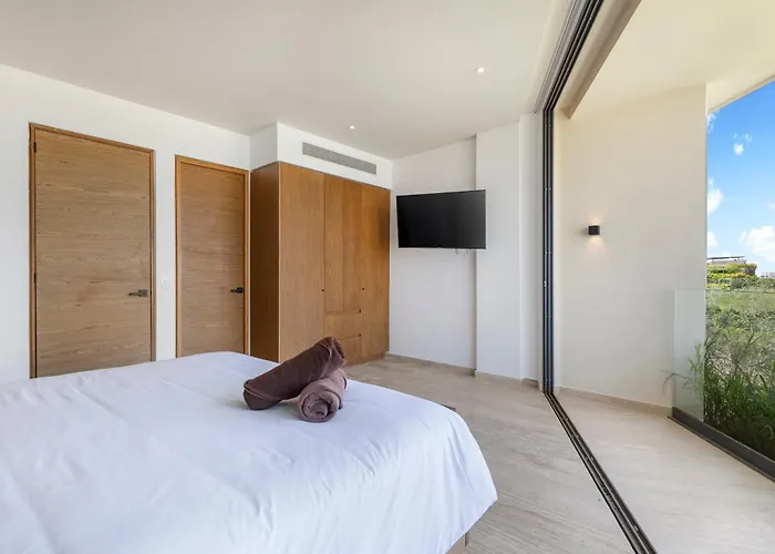 Mistiq Gardens 2 *